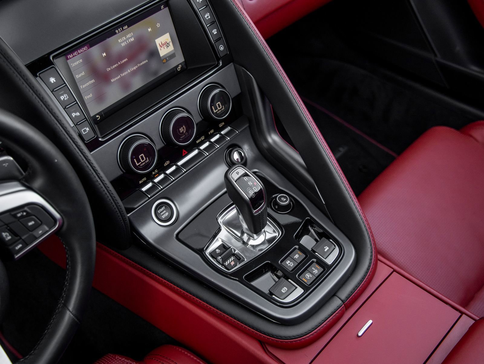 Used 2018 Jaguar F-TYPE R image 28