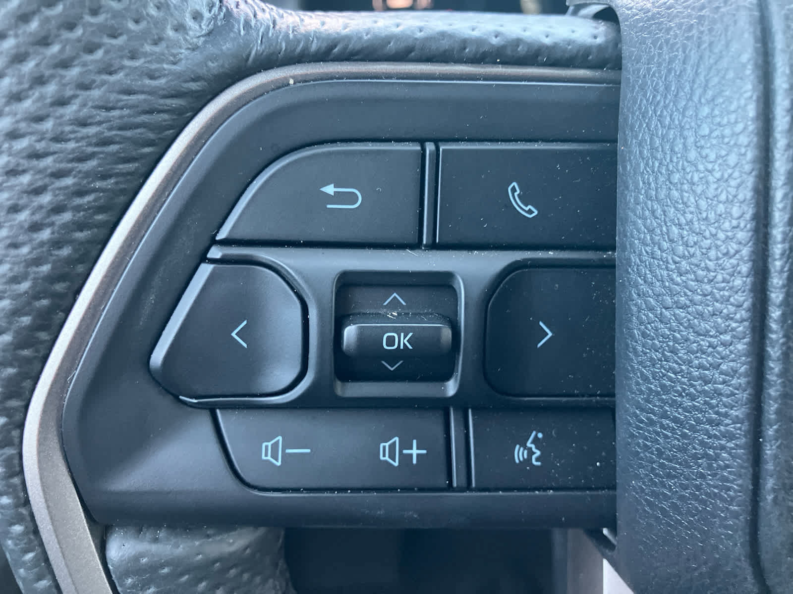Certified 2024 Toyota Tacoma SR5 AWD/4WD image 19