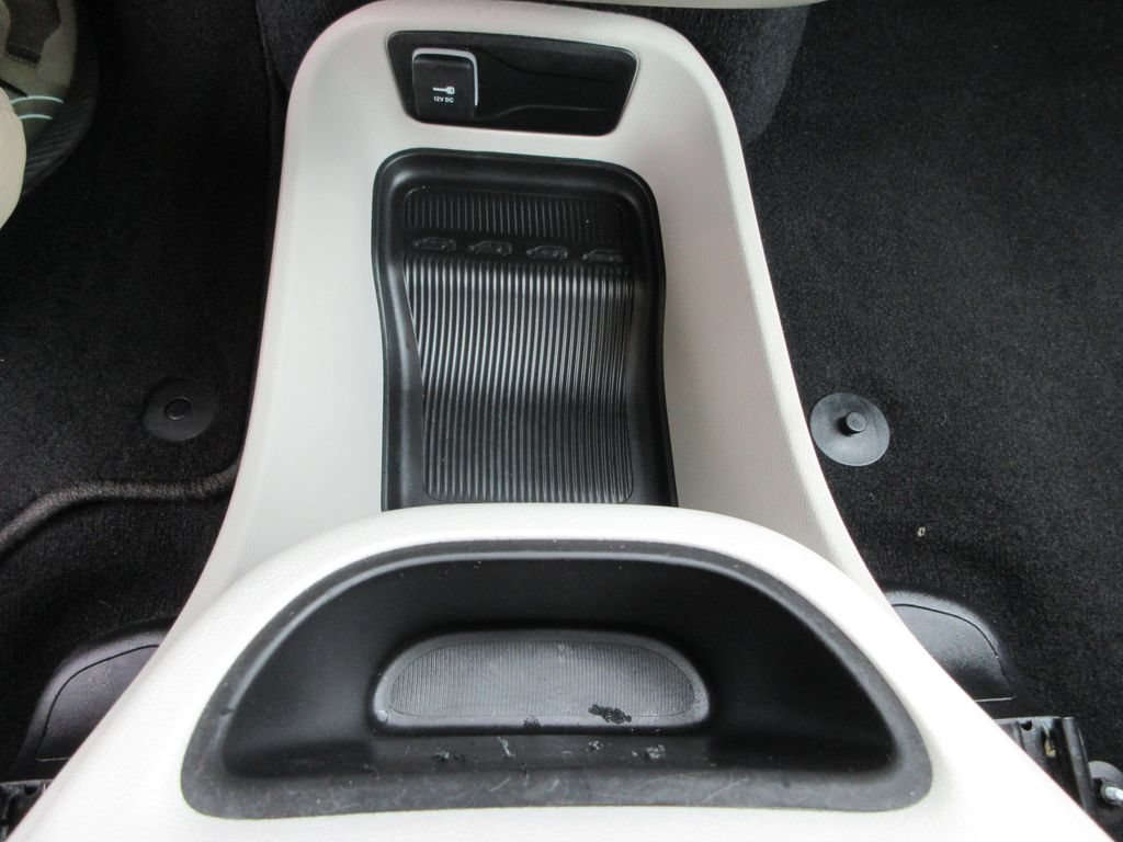 Used 2023 Chrysler Pacifica Touring-L FWD image 28