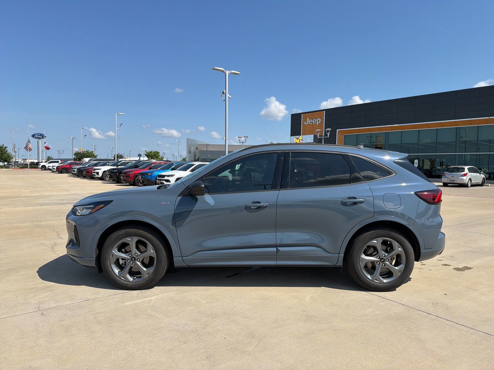 Used 2024 Ford Escape ST-Line w/ Tech Pack #1 FWD image 2