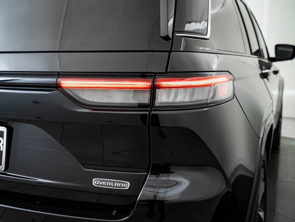 Used 2023 Jeep Grand Cherokee Overland w/ Adv Protech Group III image 9