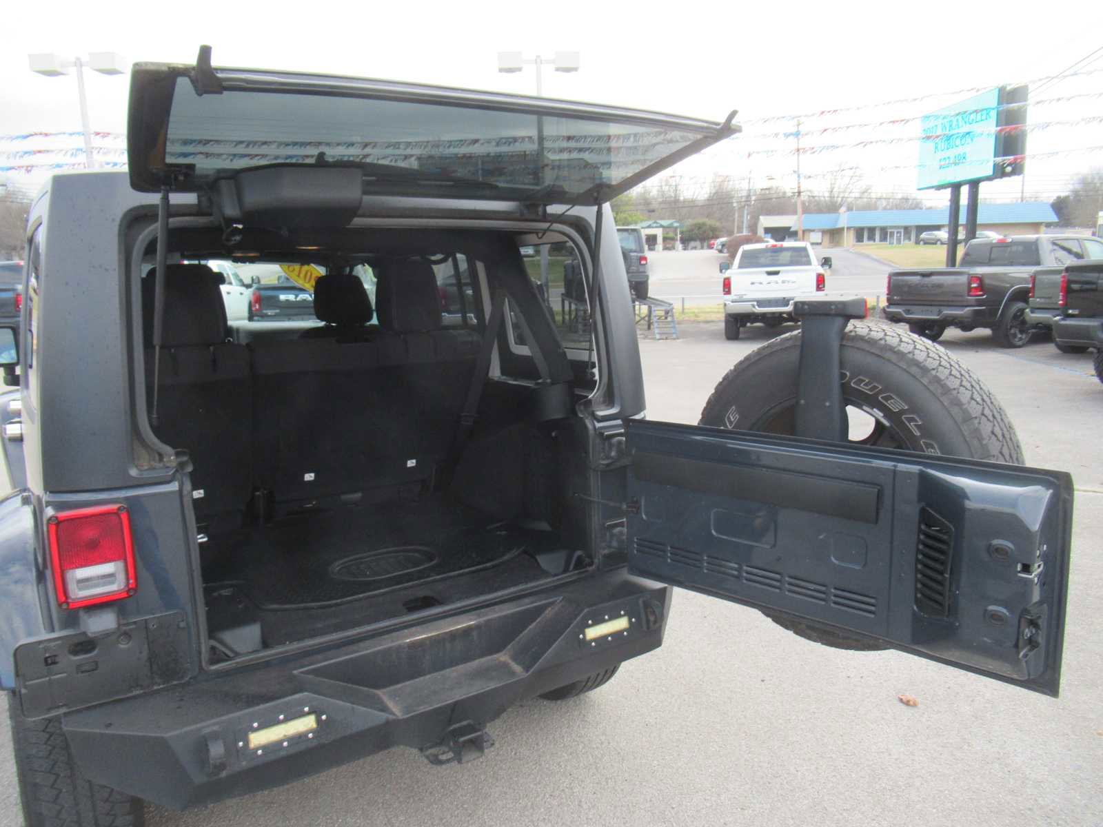 Used 2018 Jeep Wrangler Unlimited Sahara w/ Connectivity Group image 5