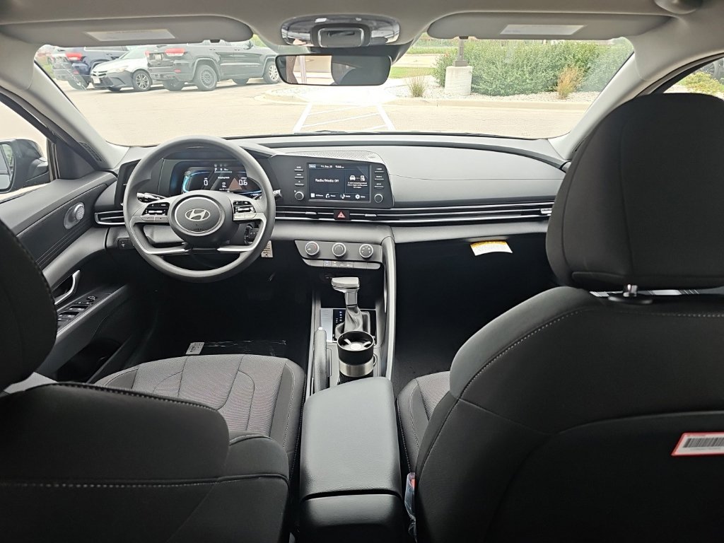 New 2026 Hyundai Elantra SE FWD image 29