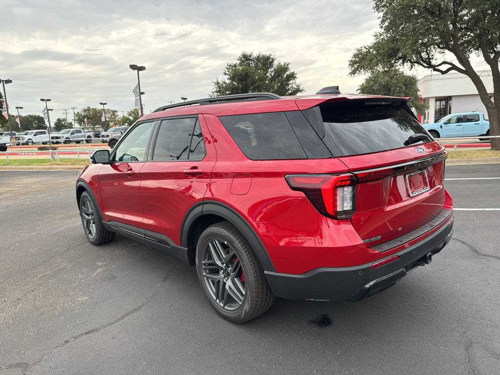 New 2026 Ford Explorer ST-Line w/ ST-Line Street Pack RWD image 7
