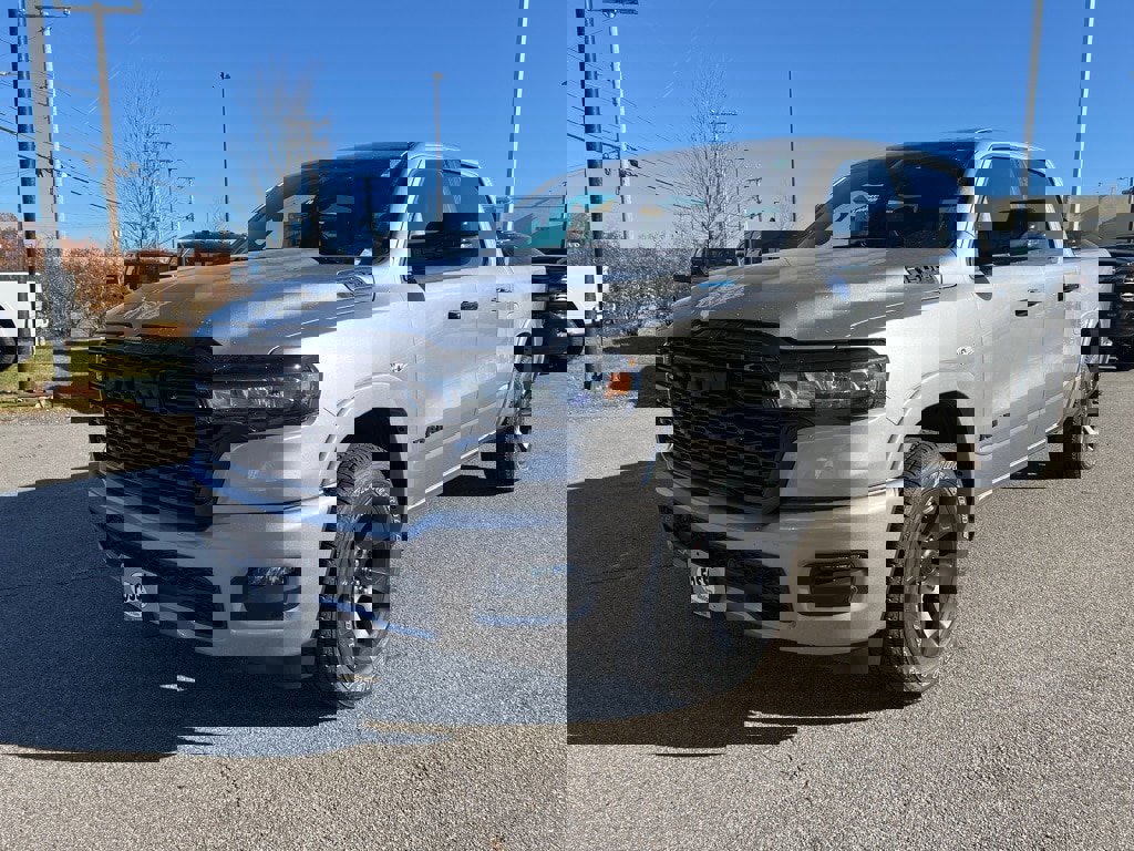 New 2026 RAM 1500 4x4 Crew Cab image 3