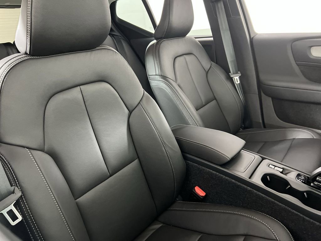 New 2026 Volvo XC40 B5 Core w/ Climate Package image 22