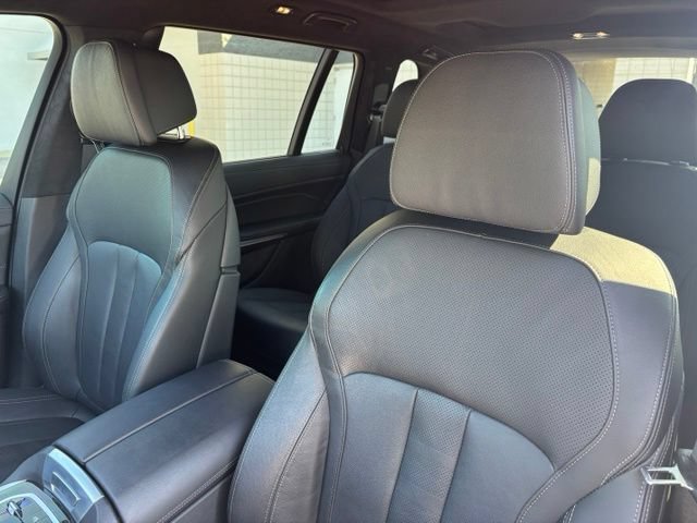 Certified 2022 BMW X7 xDrive40i w/ M Sport Package AWD/4WD image 16