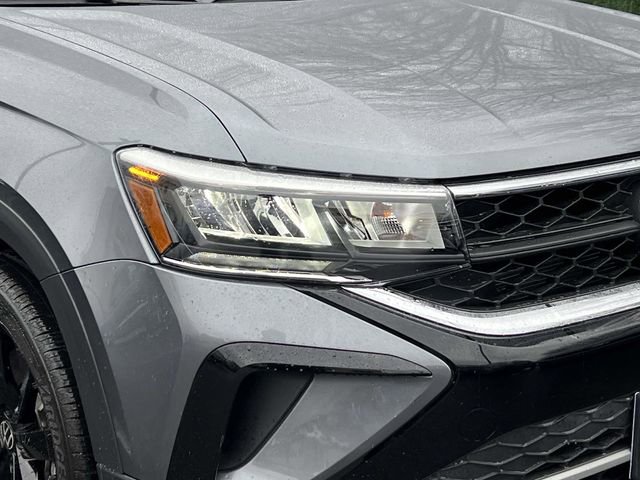 Certified 2022 Volkswagen Taos SE image 9