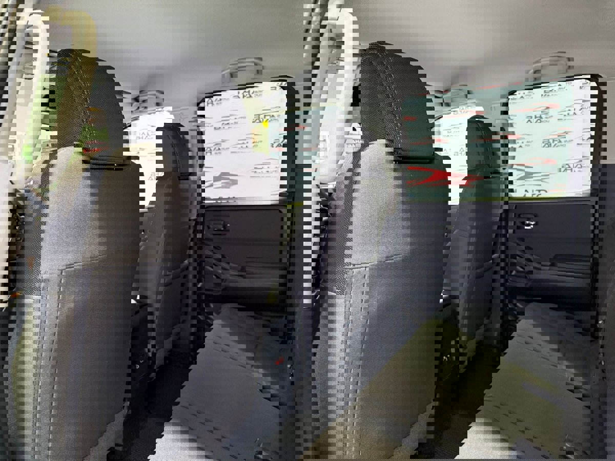 Used 2024 Nissan Frontier SV image 42