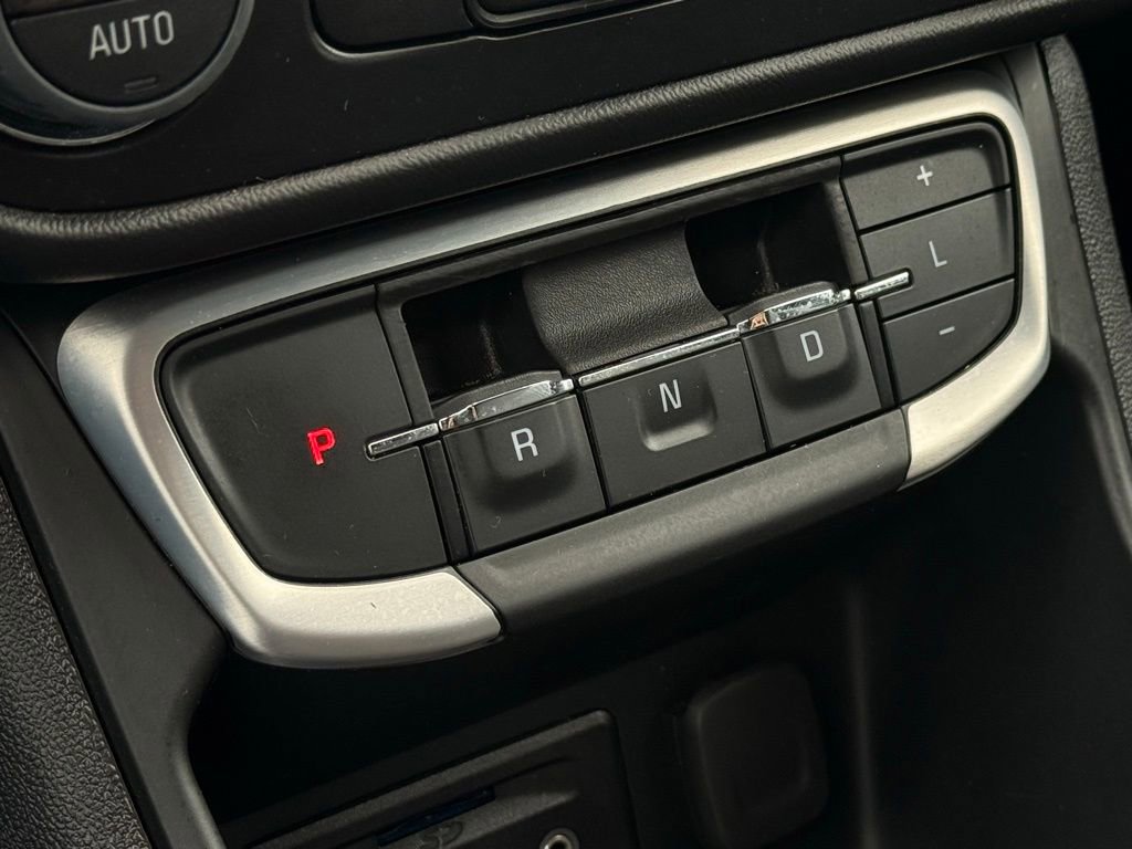 Used 2024 GMC Terrain SLT FWD image 32