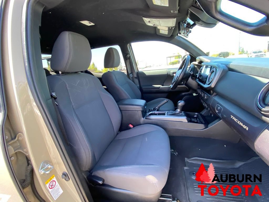 Used 2018 Toyota Tacoma TRD Sport AWD/4WD image 18