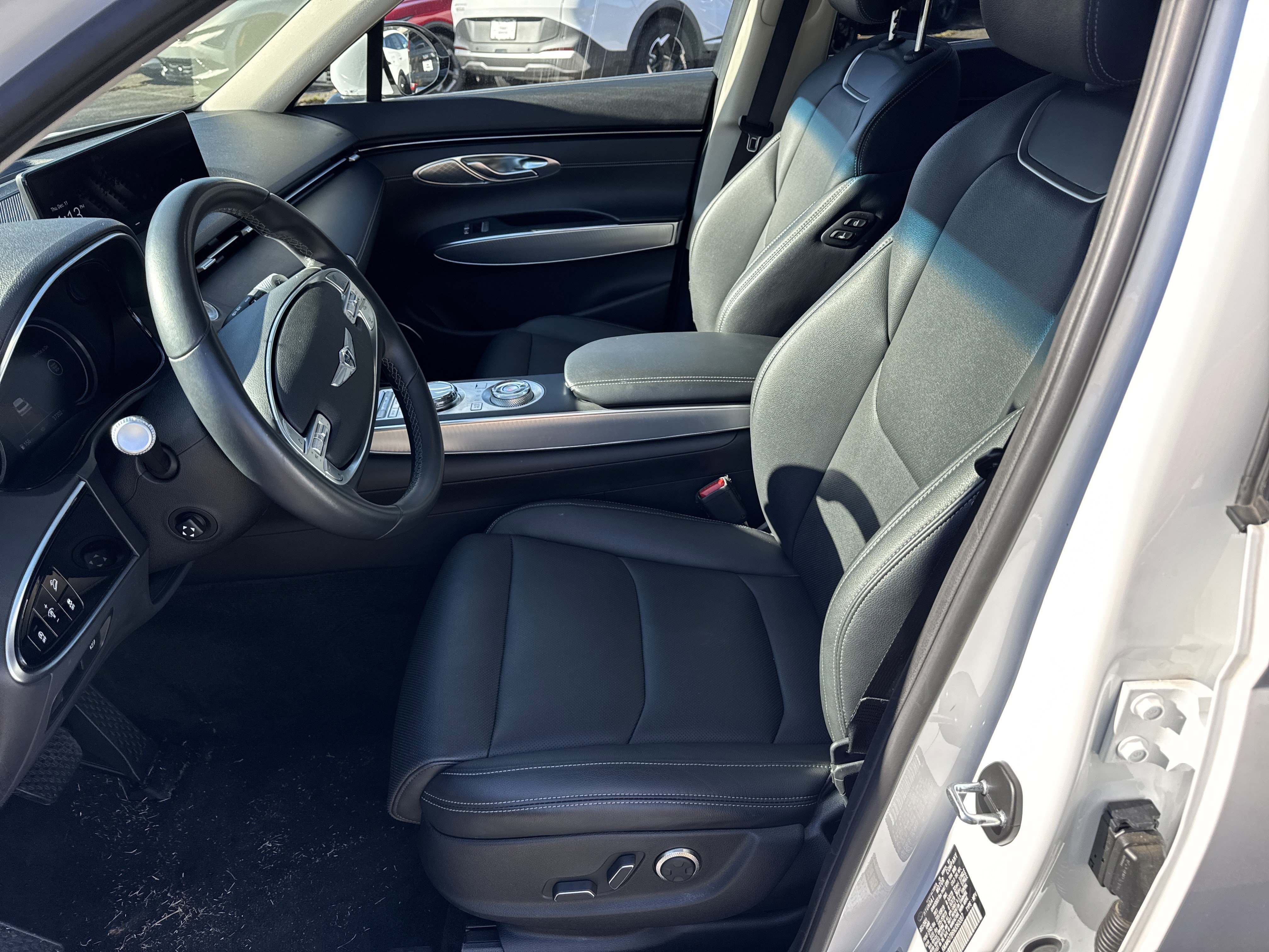 Used 2022 Genesis GV70 2.5T w/ Select Package image 9