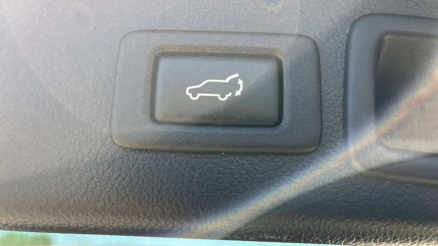 Used 2017 Subaru Forester 2.5i Touring AWD/4WD image 25