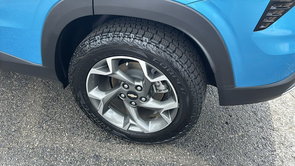Used 2025 Chevrolet Trax LT w/ Sunroof Package image 9