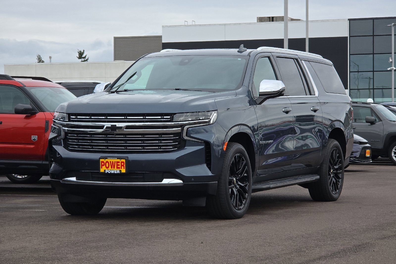 Used 2021 Chevrolet Suburban Premier w/ Premium Package image 8
