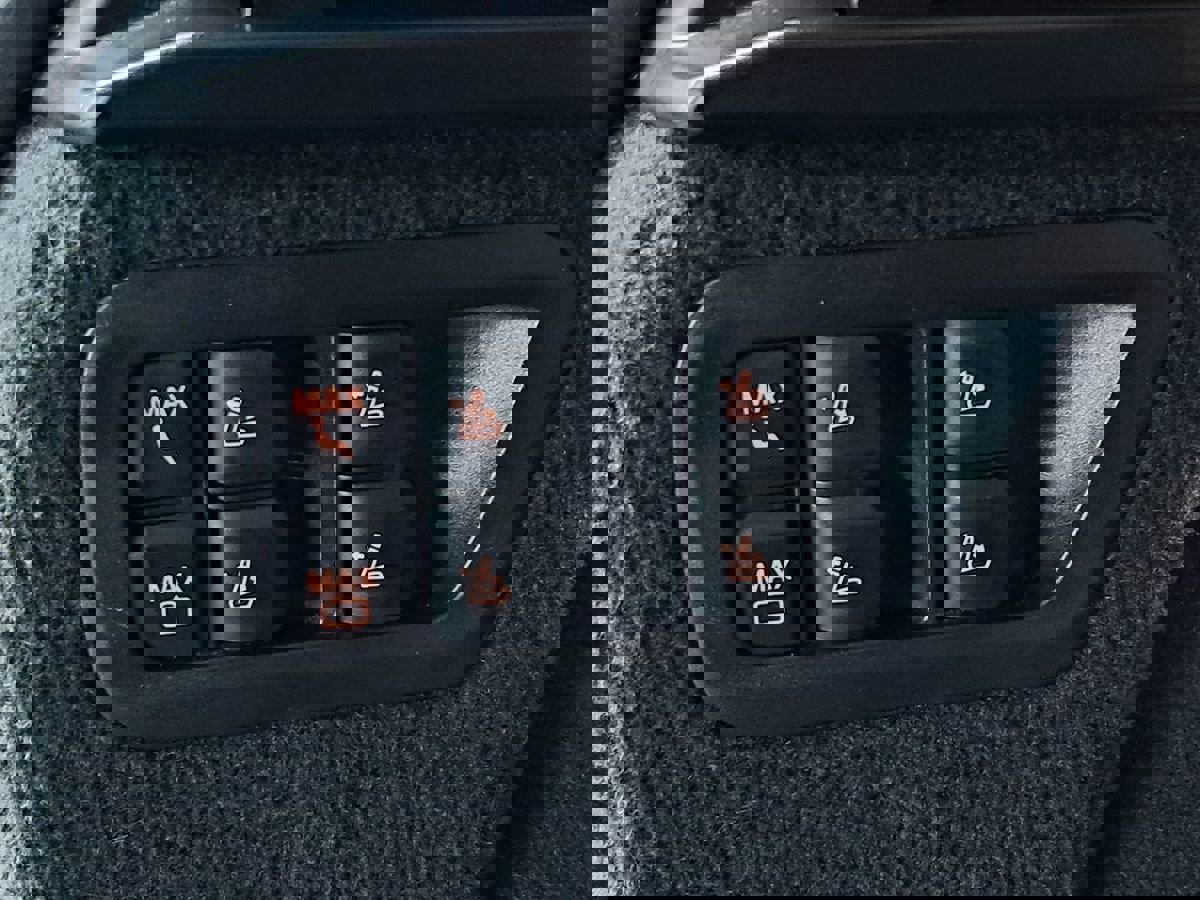 Used 2023 BMW X7 xDrive40i w/ Premium Package image 75