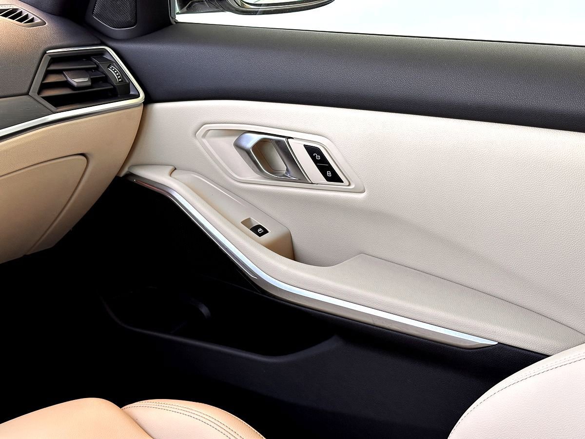 Certified 2024 BMW 330i Sedan w/ Convenience Package image 27