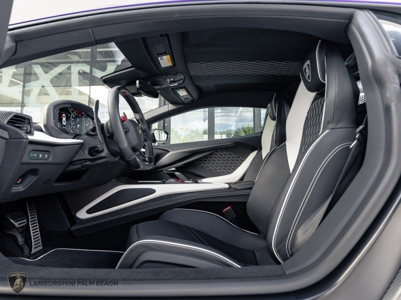 Used 2024 Lamborghini Revuelto image 24