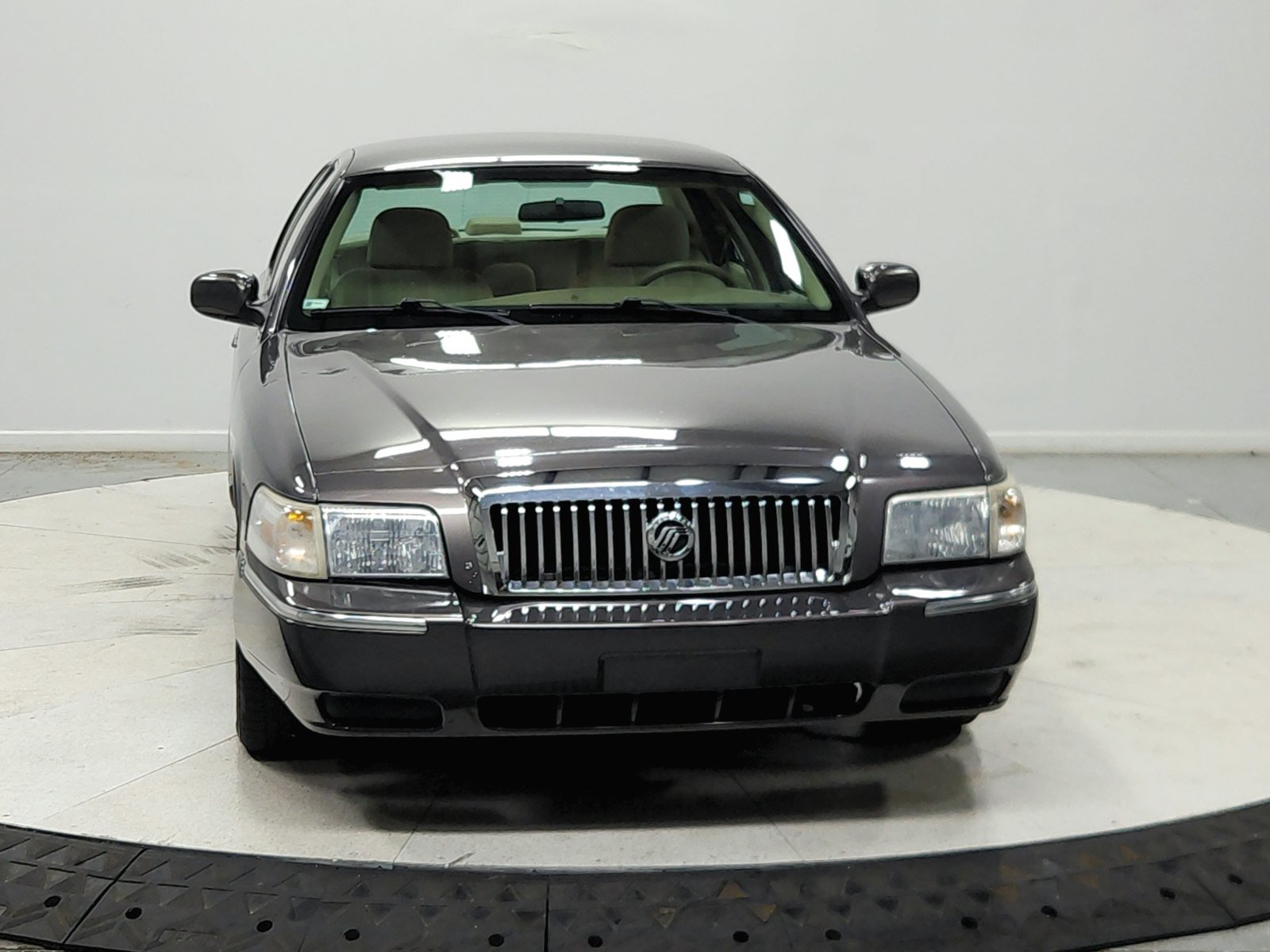 Used 2007 Mercury Grand Marquis GS RWD image 2