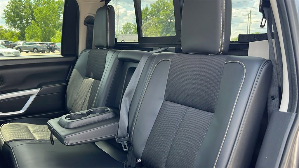 Used 2018 Nissan Titan PRO-4X image 31
