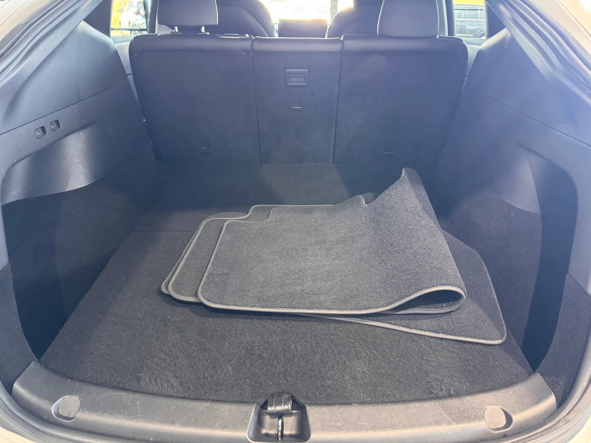 Used 2020 Tesla Model Y Long Range image 21