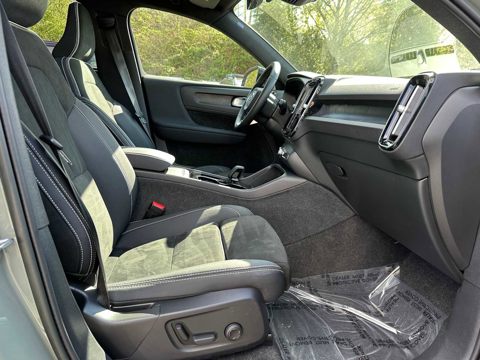 Certified 2023 Volvo XC40 Recharge Ultimate w/ Protection Package Premier AWD/4WD image 11