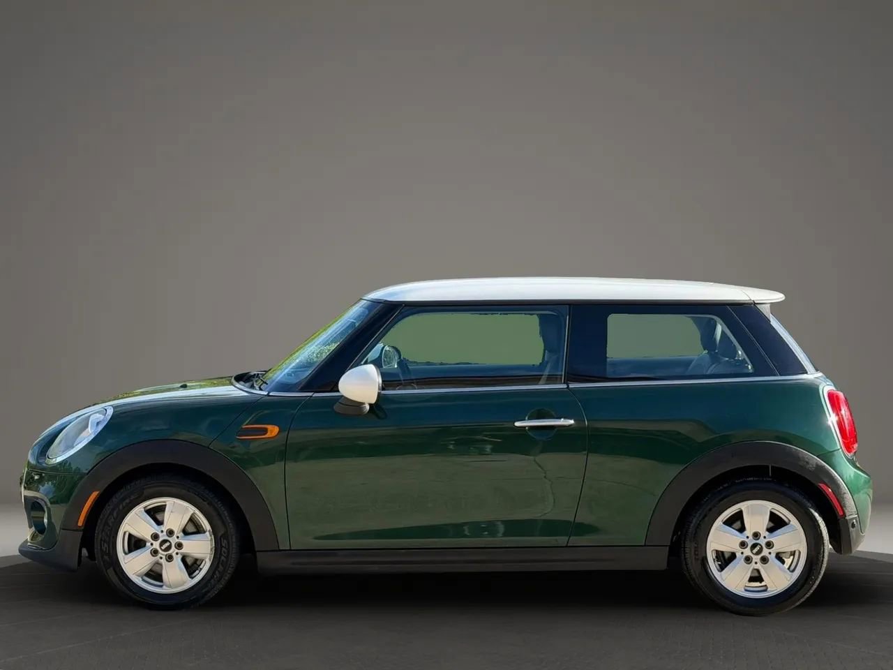 Used 2017 MINI Cooper 2-Door Hardtop image 6