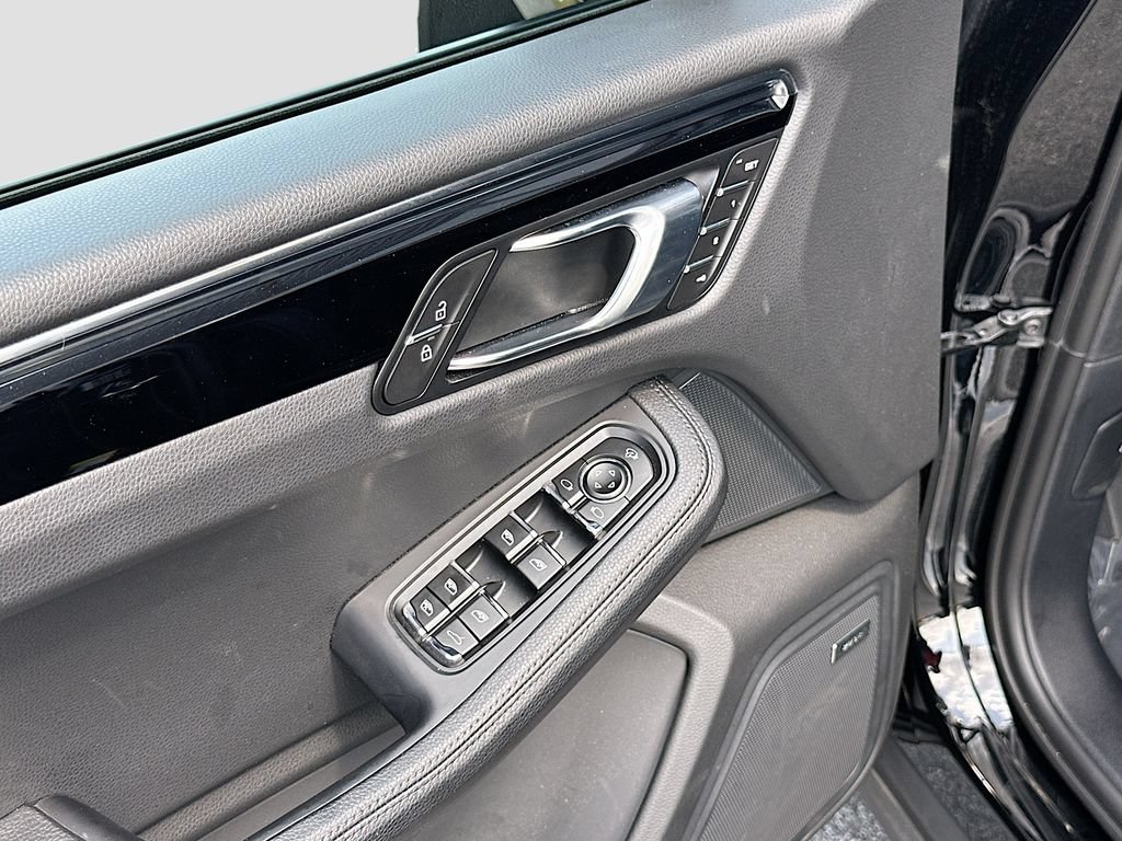 Certified 2026 Porsche Macan AWD/4WD image 20