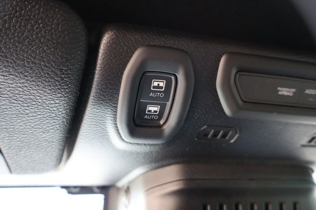 Used 2020 Jeep Wrangler Unlimited Sahara image 22
