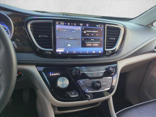 Used 2023 Chrysler Pacifica Limited image 10