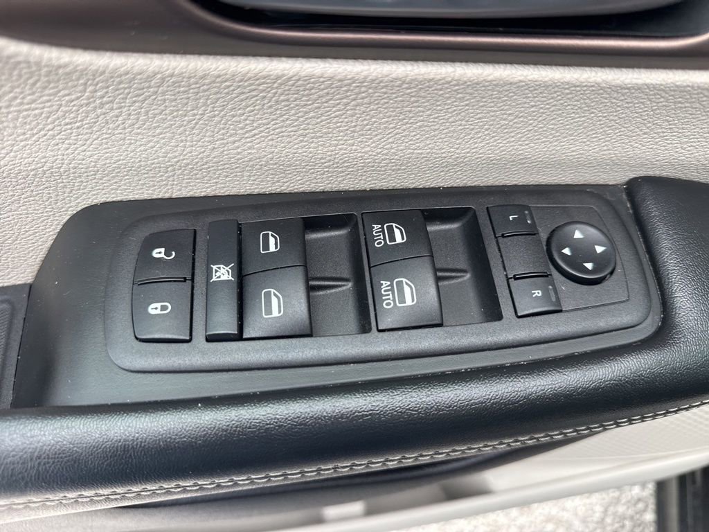 Used 2023 Chrysler Voyager LX image 23