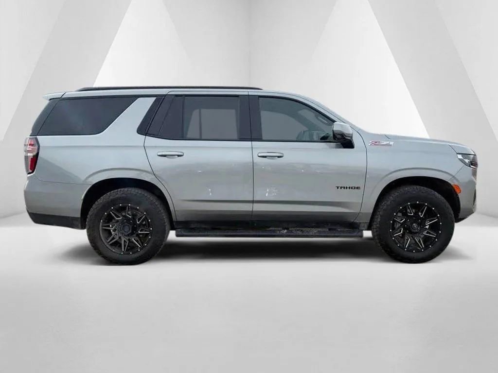 Used 2023 Chevrolet Tahoe Z71 w/ Luxury Package AWD/4WD image 8