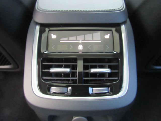 Used 2025 Volvo XC90 T8 Plus w/ Protection Package Premier image 32