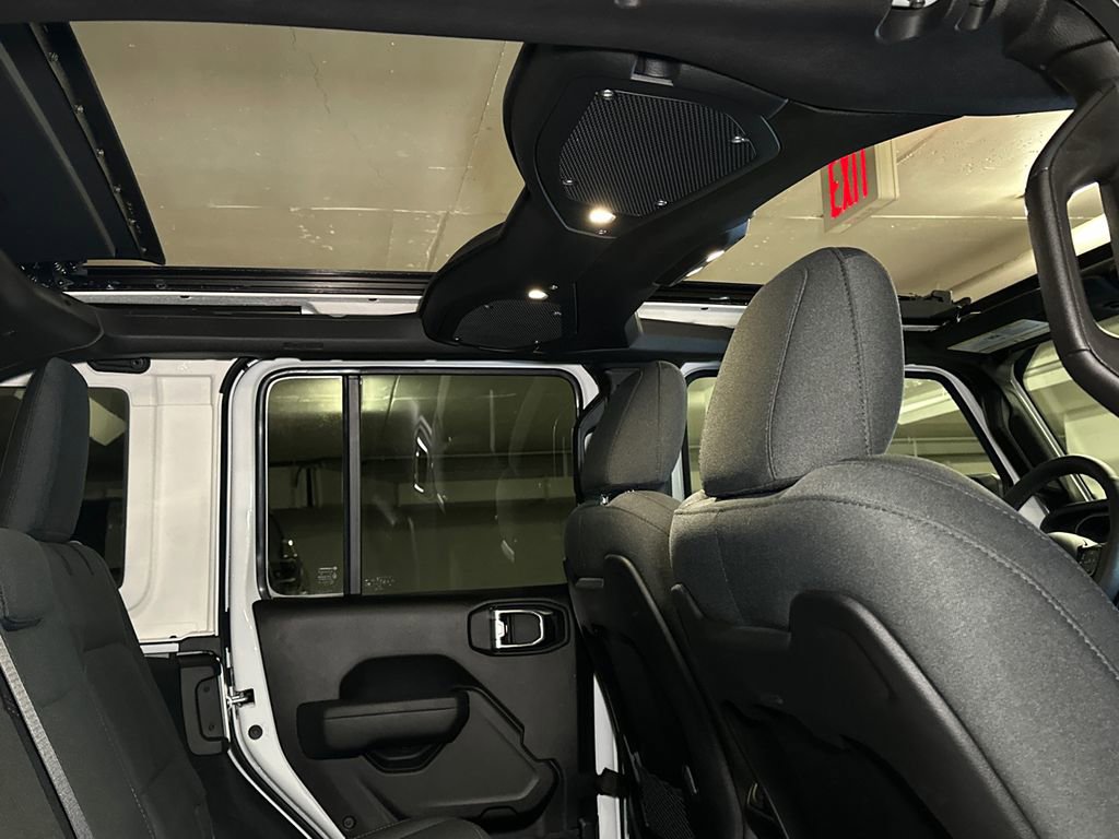 Used 2025 Jeep Wrangler Rubicon w/ Safety Group image 18