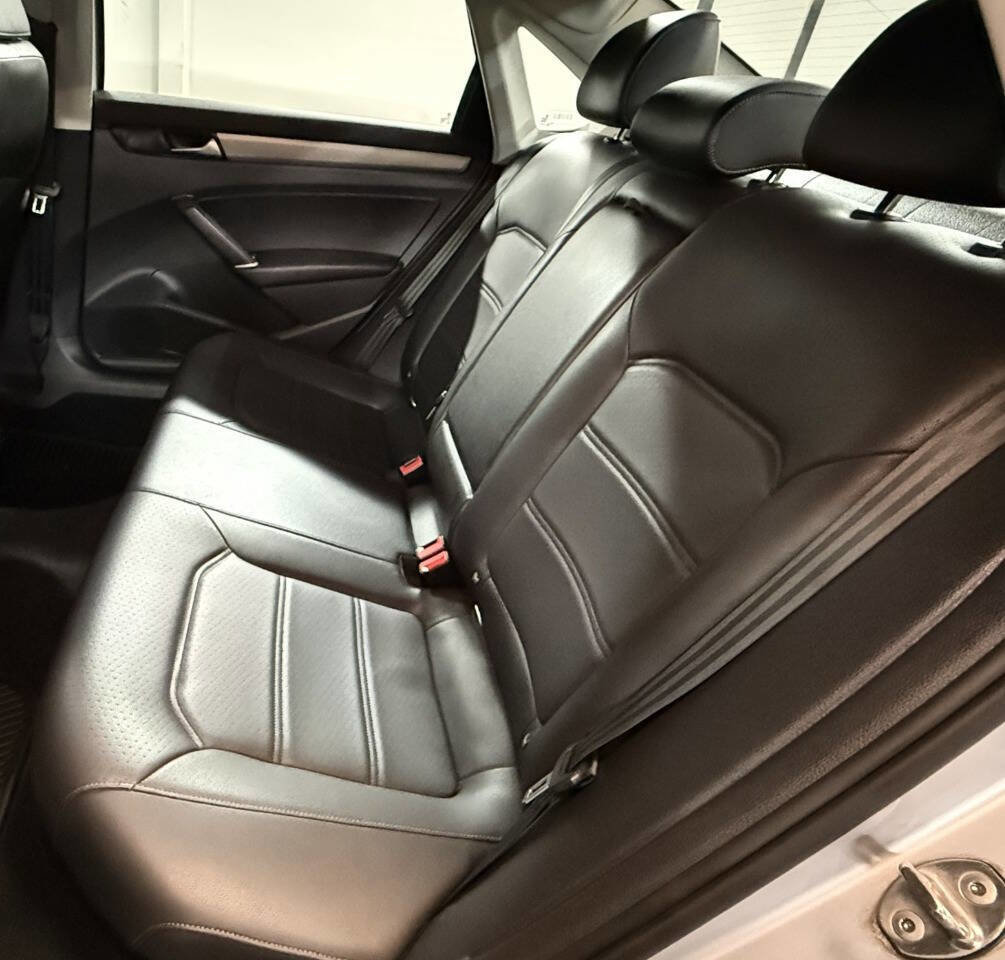 Used 2020 Volkswagen Passat 2.0T SE image 19