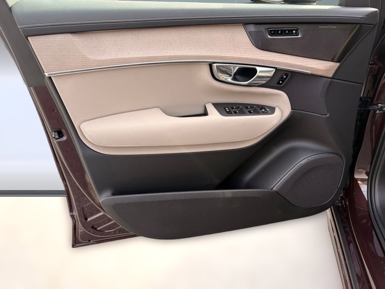 New 2026 Volvo XC90 B6 Plus w/ Protection Package image 9