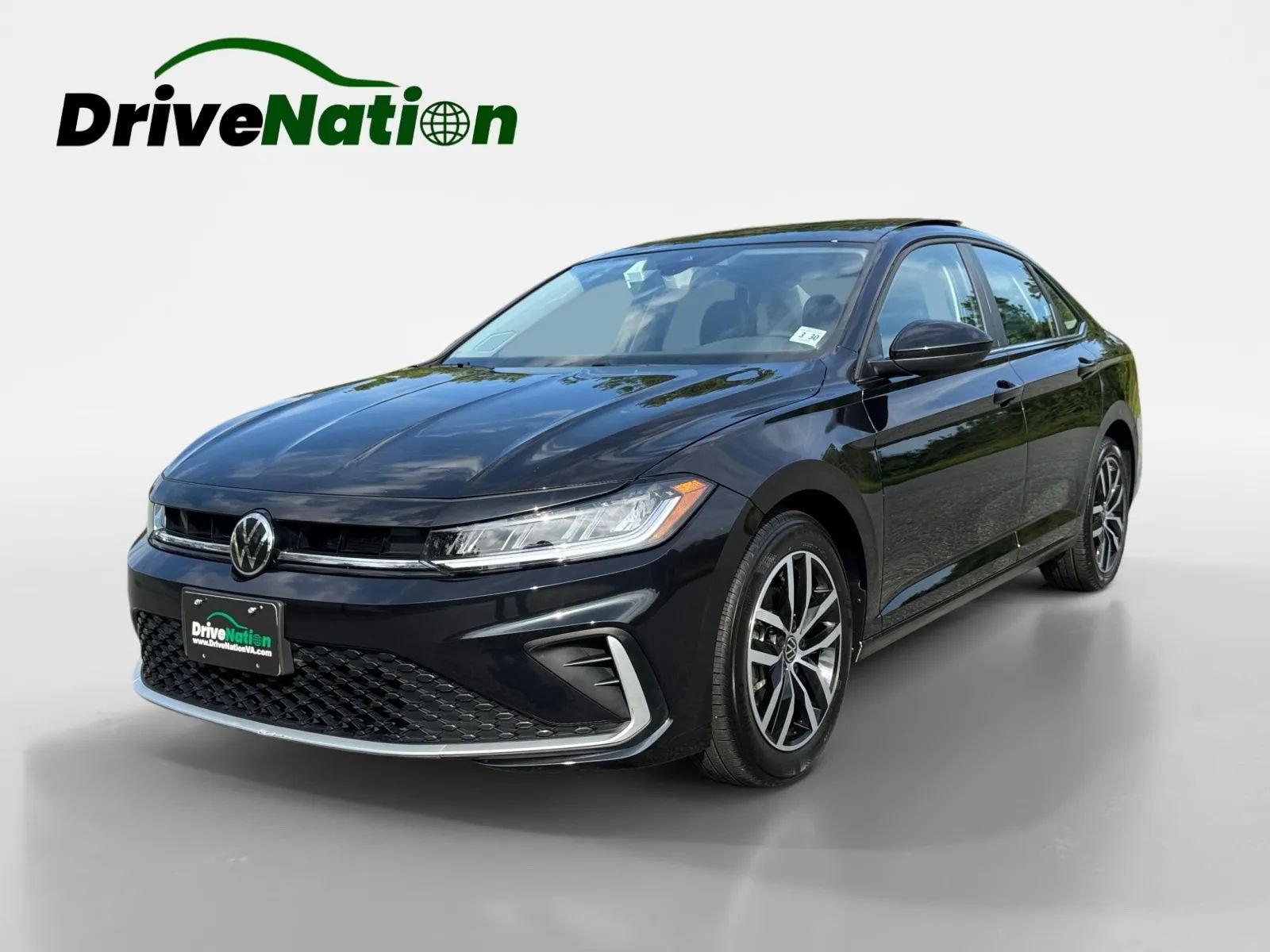 Used 2025 Volkswagen Jetta SE FWD image 1