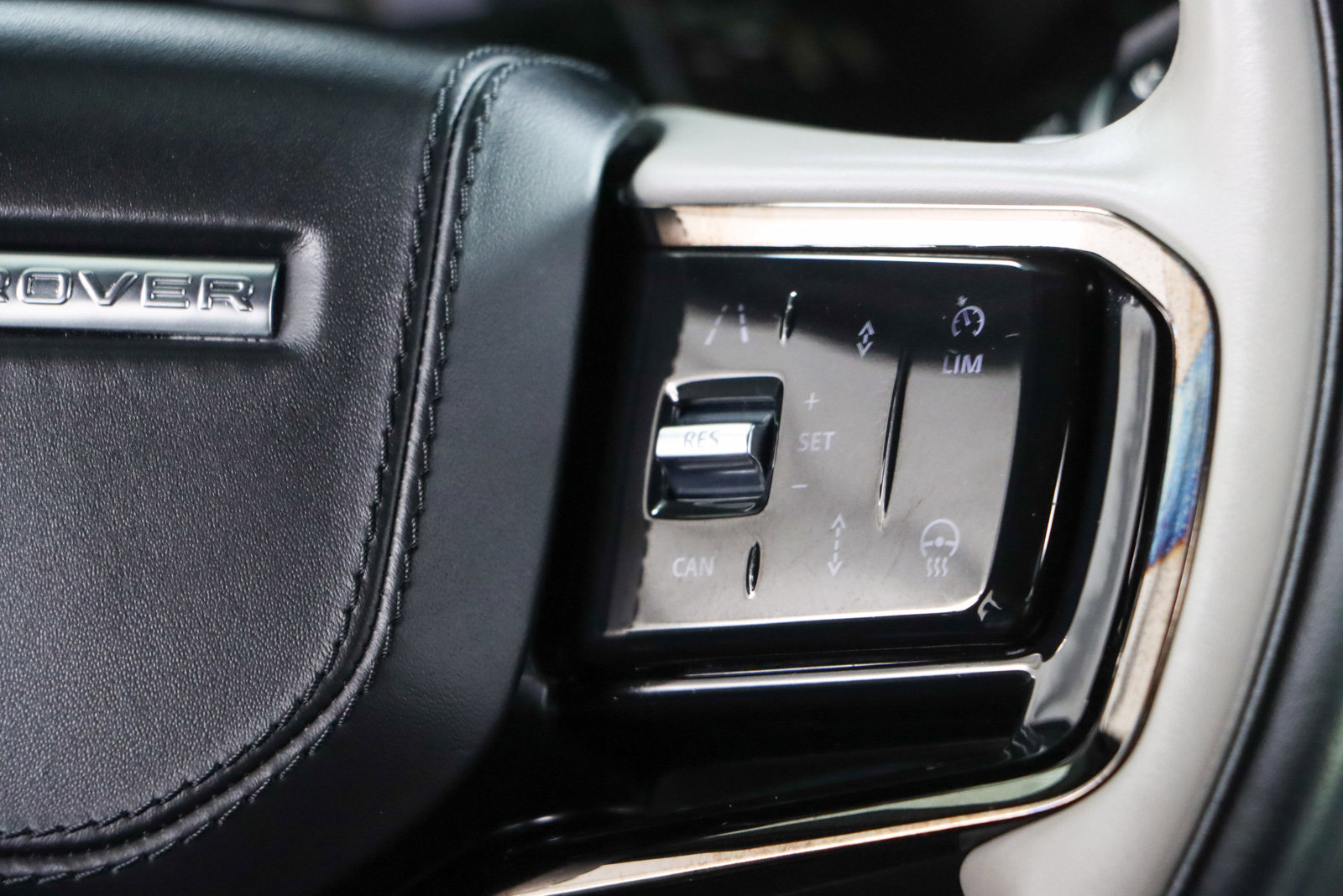 Used 2024 Land Rover Range Rover Velar Dynamic SE image 14