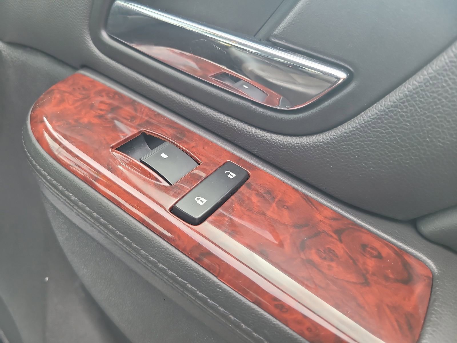 Used 2013 Cadillac Escalade Premium RWD image 30