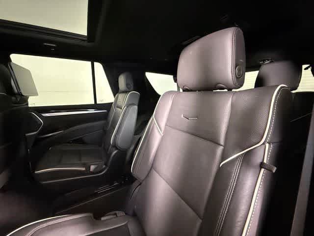 Used 2026 Cadillac Escalade Luxury AWD/4WD image 23