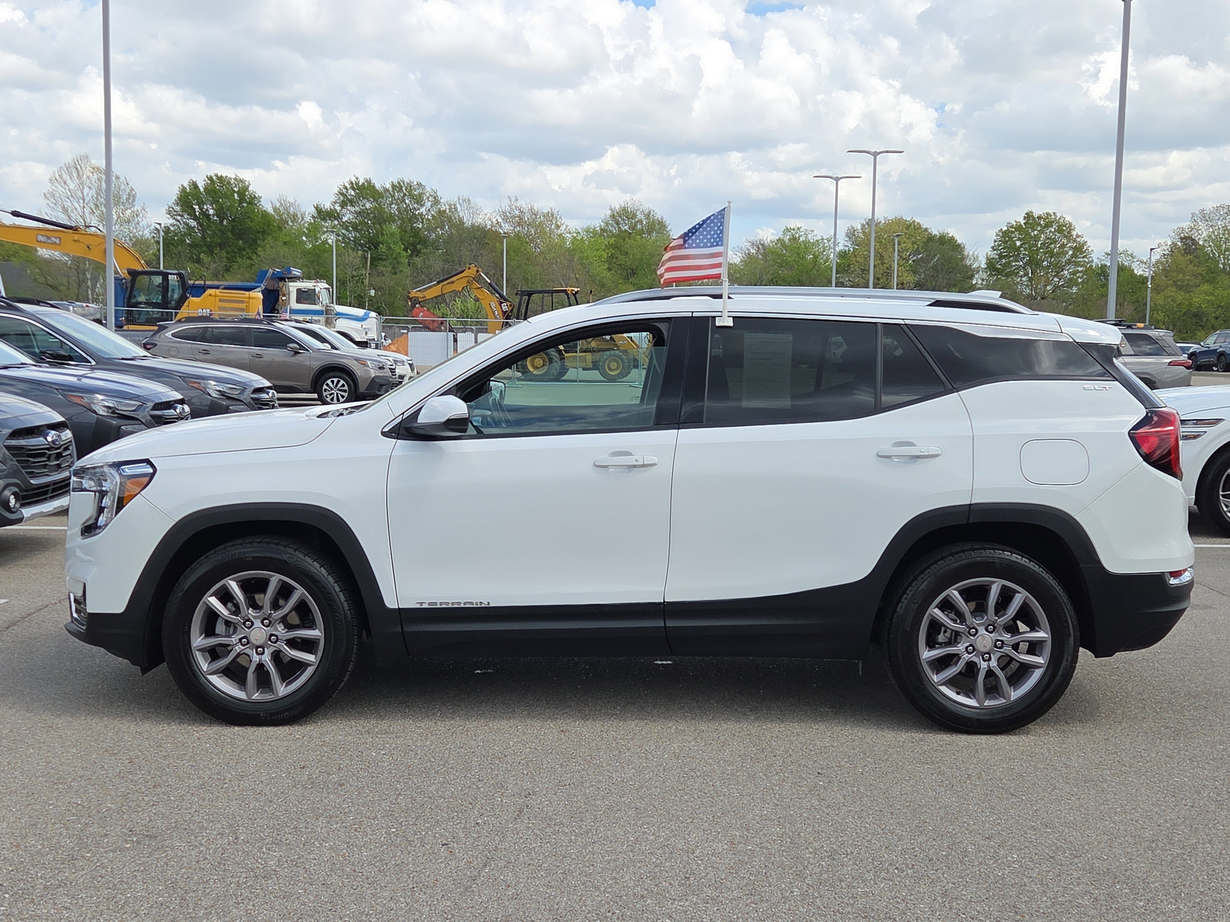 Used 2024 GMC Terrain SLT image 6