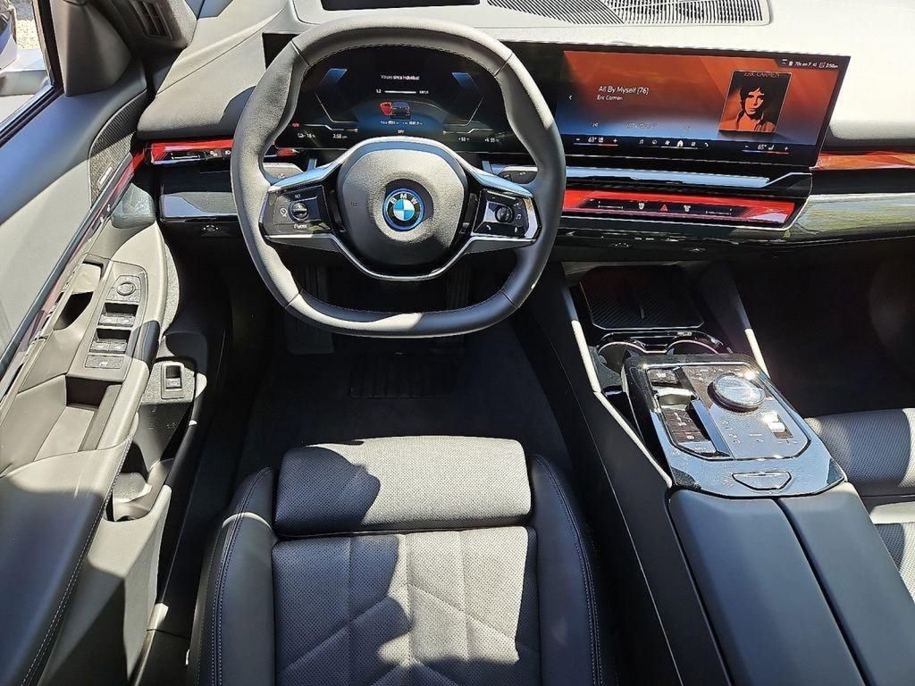 Used 2025 BMW i5 xDrive40 image 12