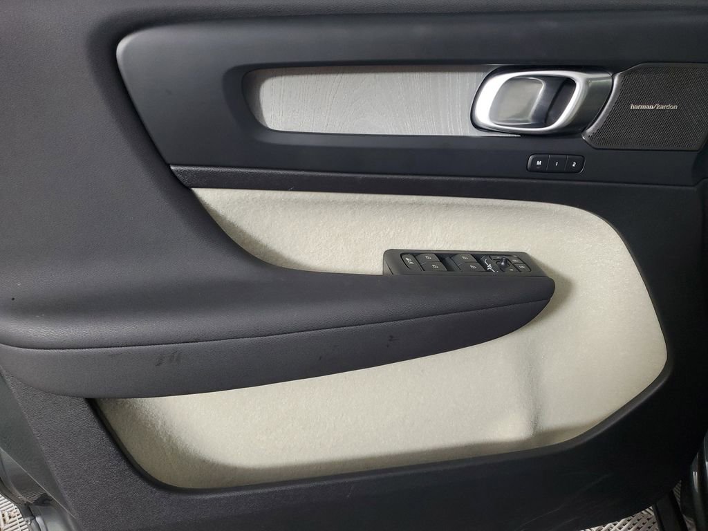 Certified 2026 Volvo XC40 B5 Ultra w/ Climate Package image 21