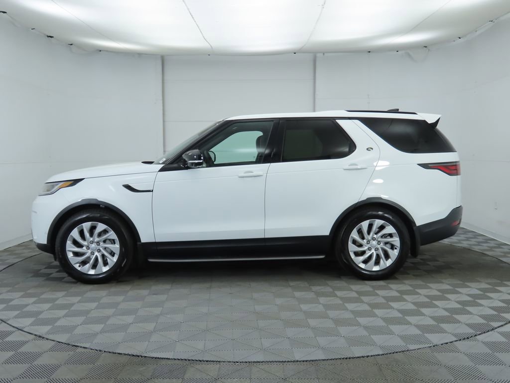 Used 2025 Land Rover Discovery S image 8