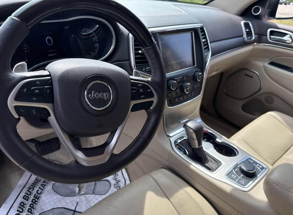Used 2017 Jeep Grand Cherokee Overland AWD/4WD image 6