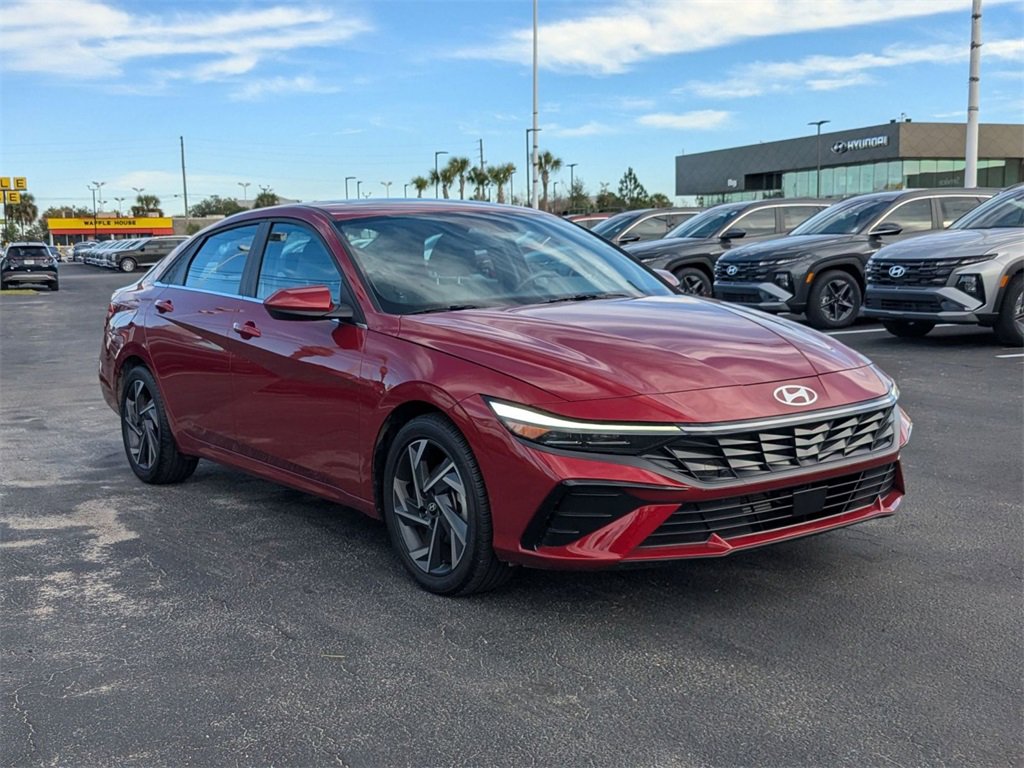 Certified 2024 Hyundai Elantra SEL w/ Convenience Package image 3