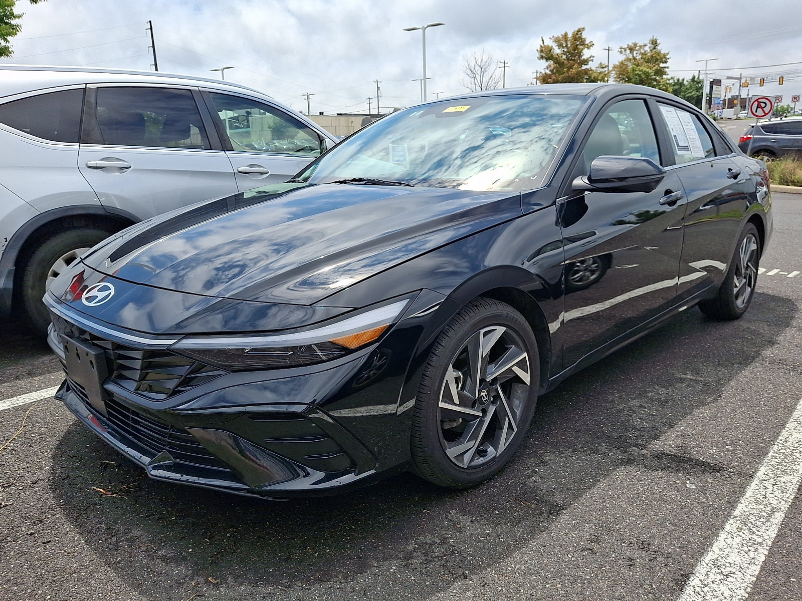 Used 2024 Hyundai Elantra Limited FWD image 2