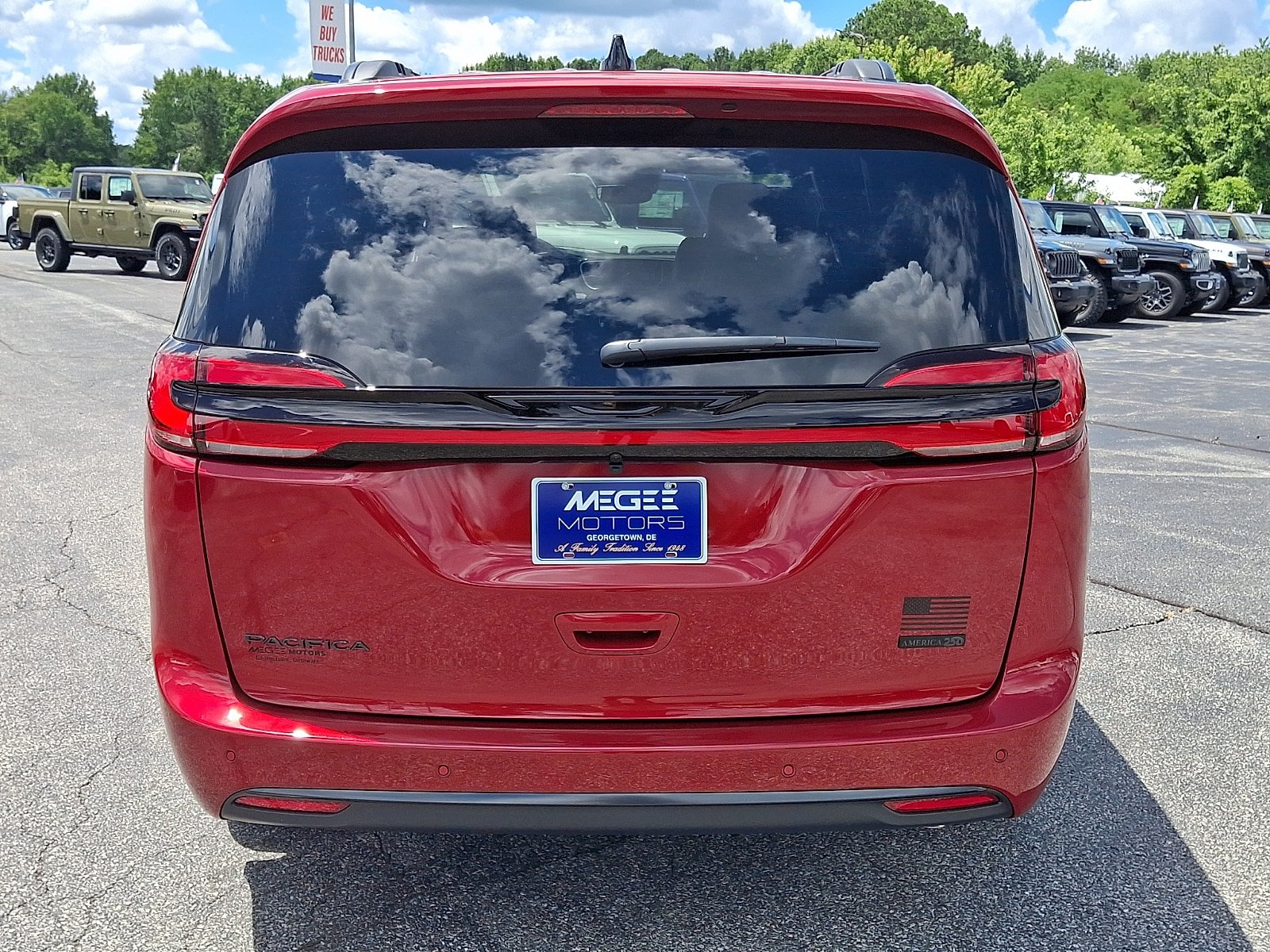 New 2027 Chrysler Pacifica Select FWD image 5