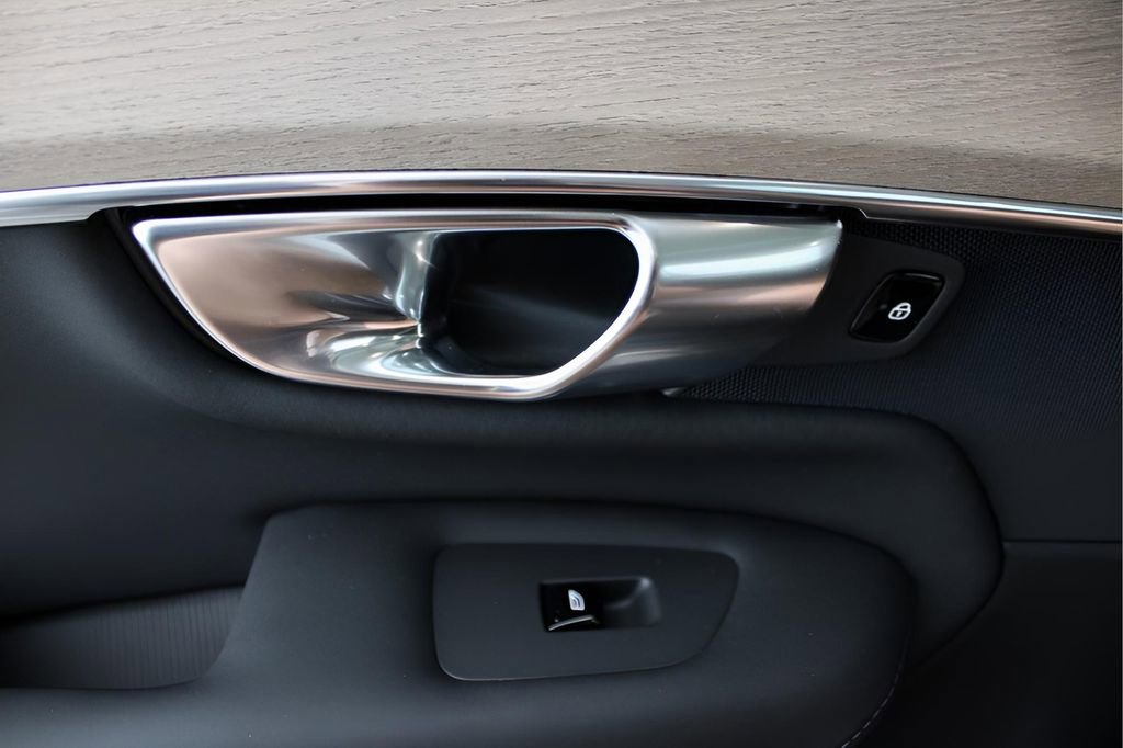 New 2025 Volvo XC90 T8 Plus w/ Protection Package Premier image 31