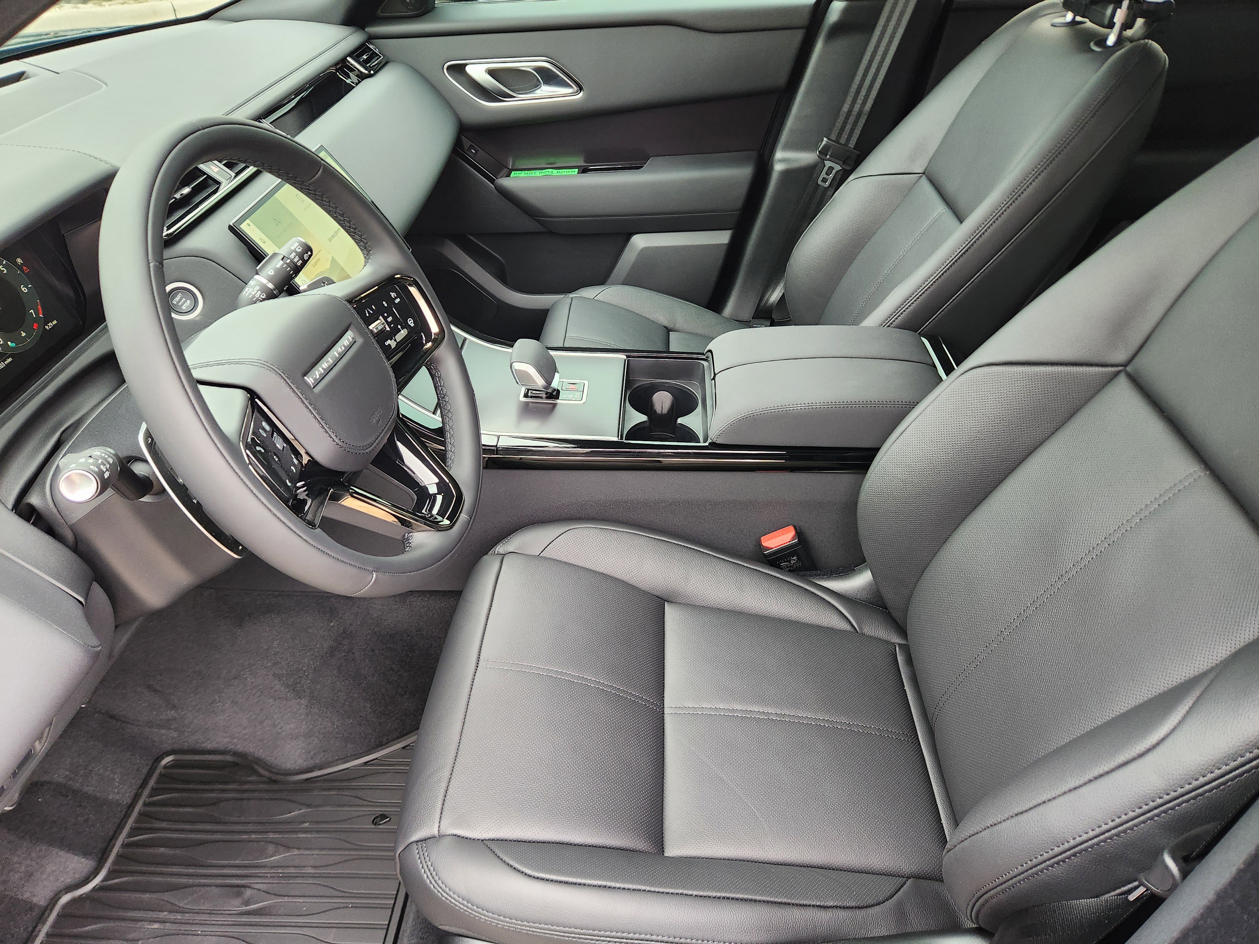 New 2026 Land Rover Range Rover Velar Dynamic SE image 13